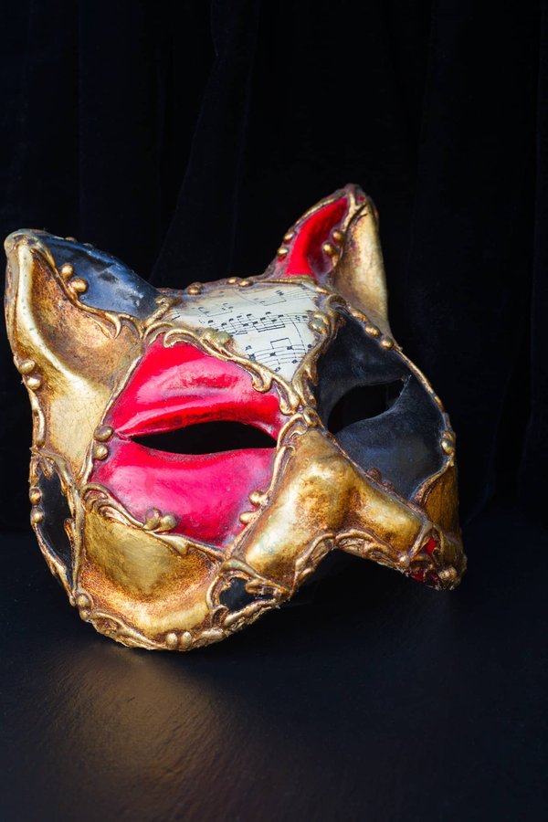 Quelle est l'importance des masques dans le théâtre japonais traditionnel ?